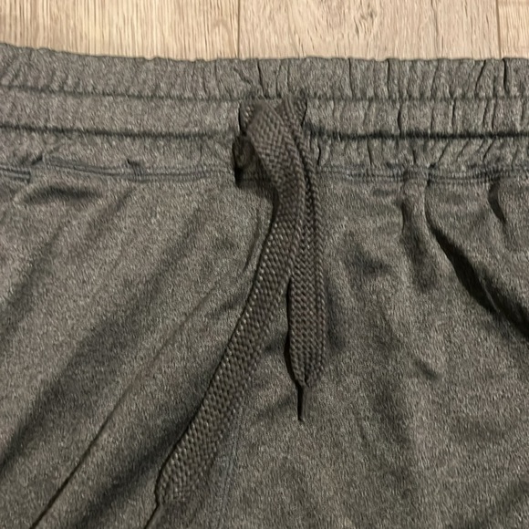 Old Navy Athletic Shorts - Picture 4 of 8